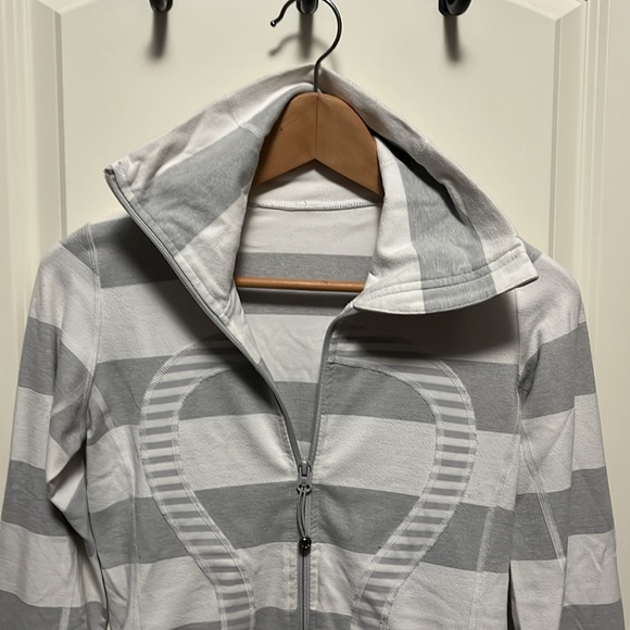 Lululemon Full Zip Jacket - white/grey striped - Picture 3 of 7